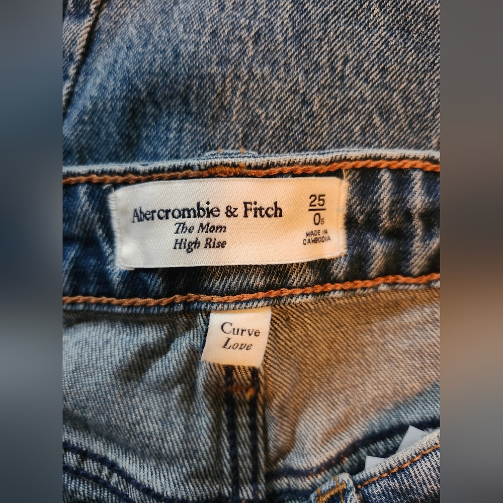 NWT A&F Curve Love 25 Short Distressed High Waisted The Mom Jean - Picture 5 of 6